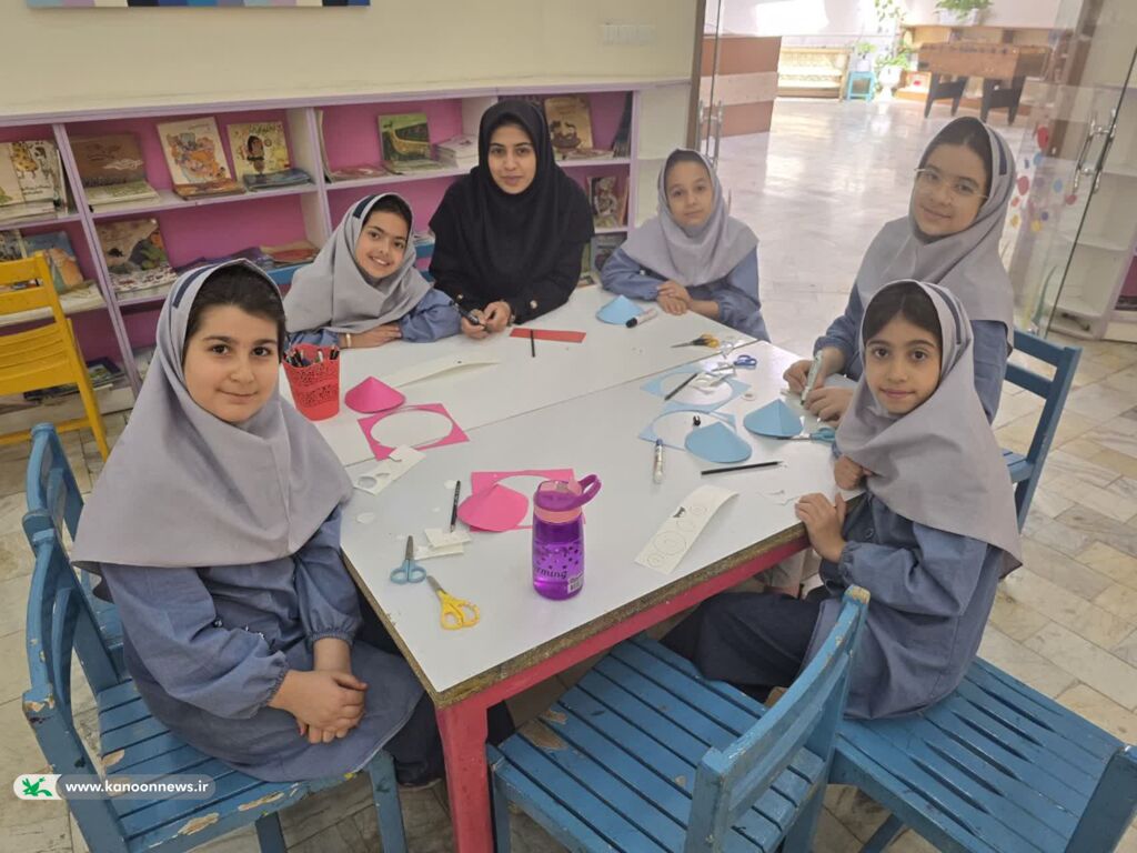 1301280 چند متر کتاب