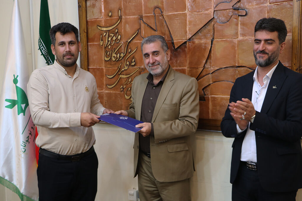 1301287 نقش مربیان مراکز سیار در تحقق عدالت فرهنگی و آموزشی بیبدیل است