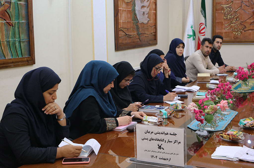 1301293 نقش مربیان مراکز سیار در تحقق عدالت فرهنگی و آموزشی بیبدیل است