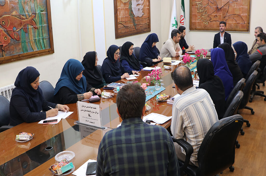 1301294 نقش مربیان مراکز سیار در تحقق عدالت فرهنگی و آموزشی بیبدیل است