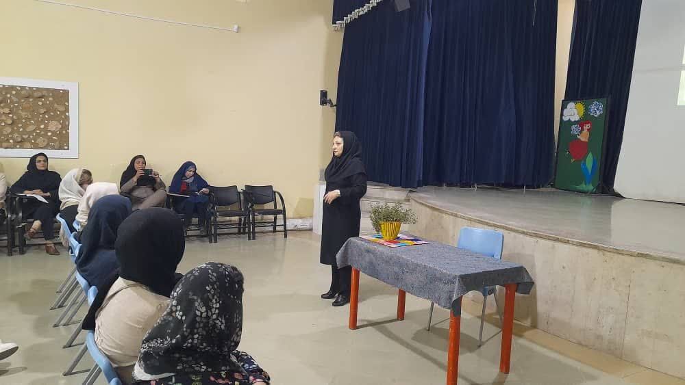 1301307 برگزاری کارگاه «نجات فرزند نوجوان از تفکرات منفی» در مرکز فرهنگی هنری شماره ۴ بندرعباس