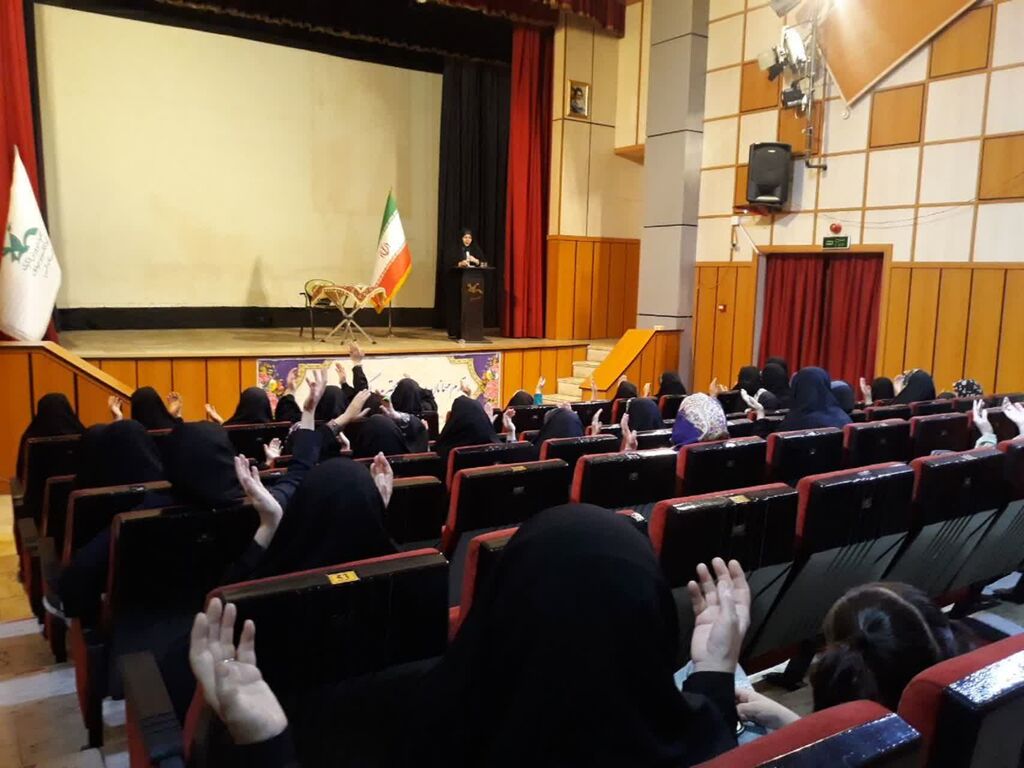 1301377 اجرای ویژه برنامه شهدای خدمت در مجتمع کانون کرج