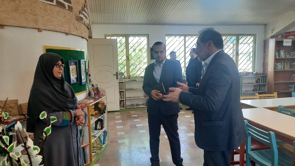 1301542 حمایت فرماندار تنکابن از توسعه فعالیتهای فرهنگی کودکان و نوجوانان