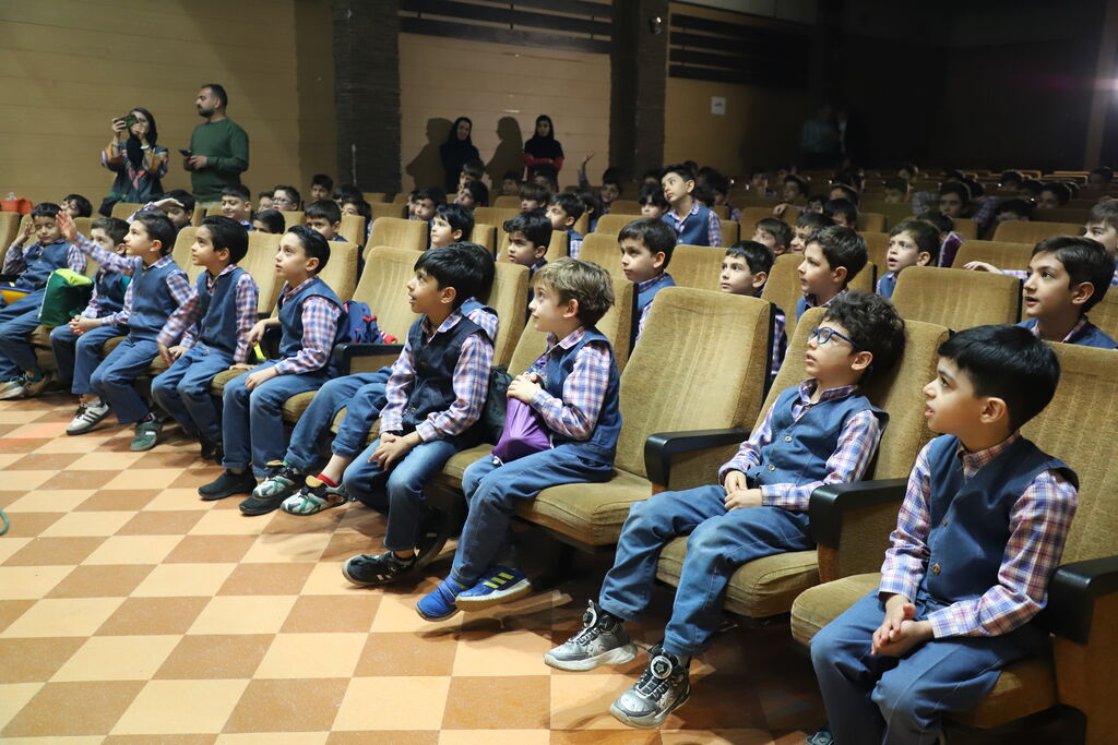 1301593-1 اجرای نمایش«مدرسه موشها» در کانون استان قزوین