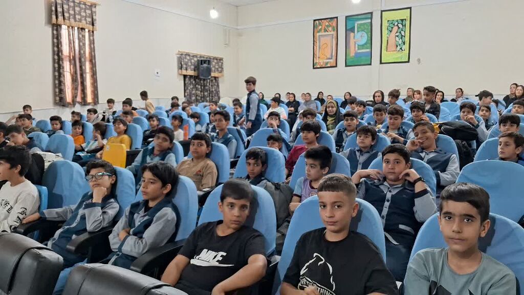 1301607 ویژهبرنامه "قصههای شهدای خدمت" در مرکز کنگاور