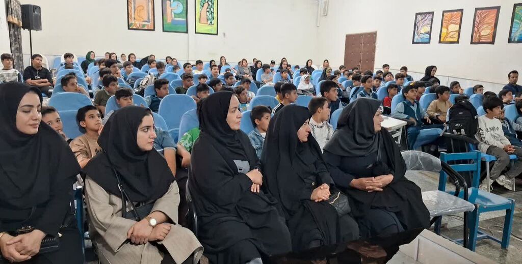 1301615 ویژهبرنامه "قصههای شهدای خدمت" در مرکز کنگاور