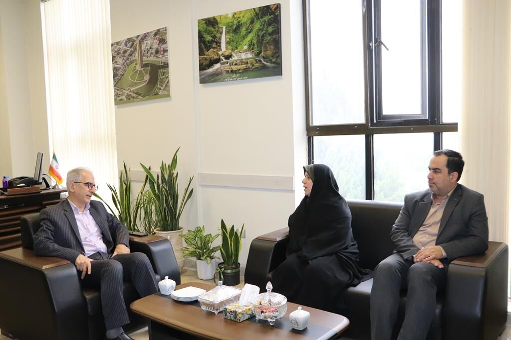 1301627 دیدار مدیرکل کانون با معاون توسعه مدیریت و منابع استاندار گلستان