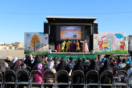 بیش از ۳۰۰هزار کودک و نوجوان از برنامه‌های تماشاخانه‌های سیار کانون بهره‌مند شدند