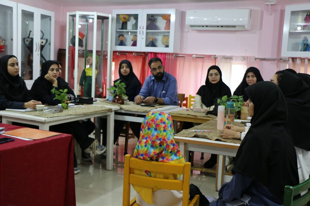 1301674 کارگاه «بازیهای ادبی» برای مربیان آفرینشهای ادبی فارس برگزار شد