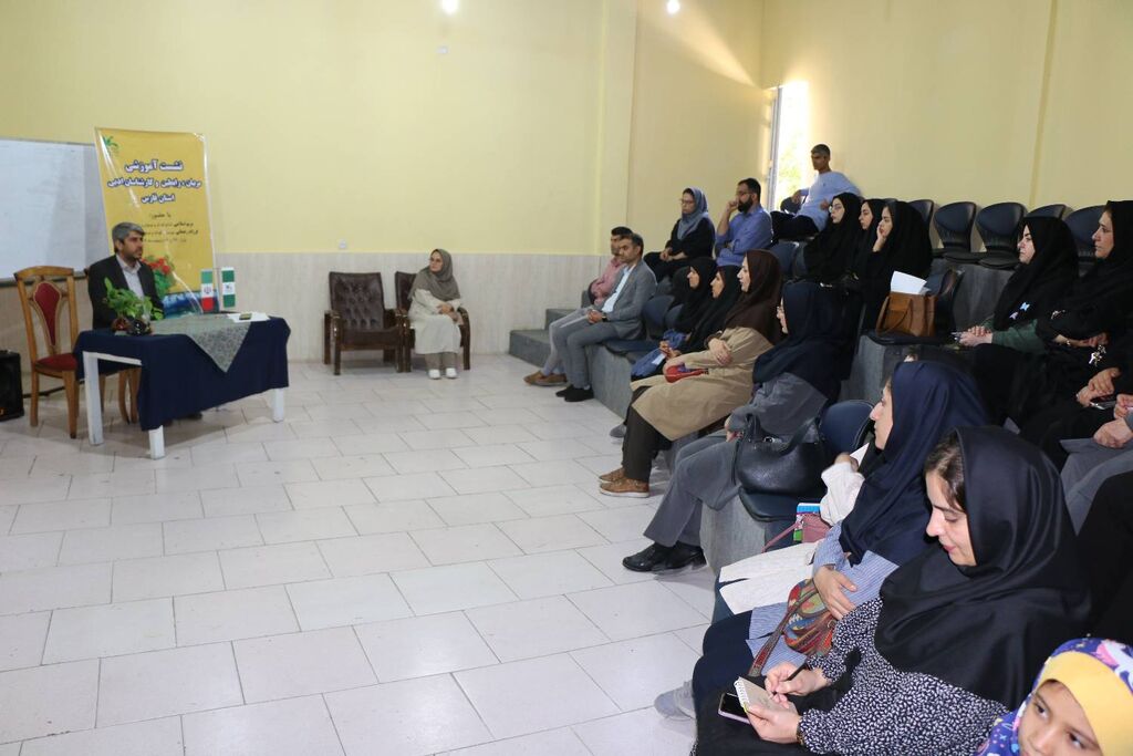 1301677 کارگاه «بازیهای ادبی» برای مربیان آفرینشهای ادبی فارس برگزار شد