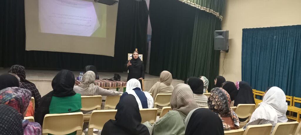 1301689 برگزاری کارگاه «کلیدهای طلایی فرزندپروری» در مرکز فراگیر شماره ۳ بندرعباس