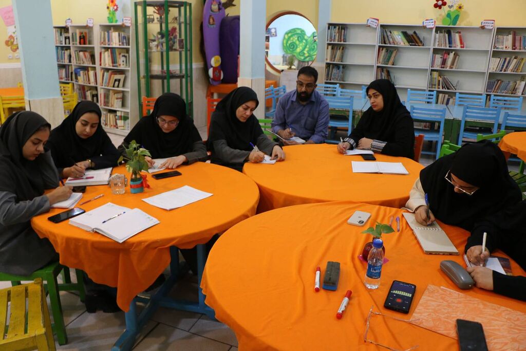 1301846-2 «دید ادبی» کلید خلق آثار شاعرانه برای کودکان و نوجوانان