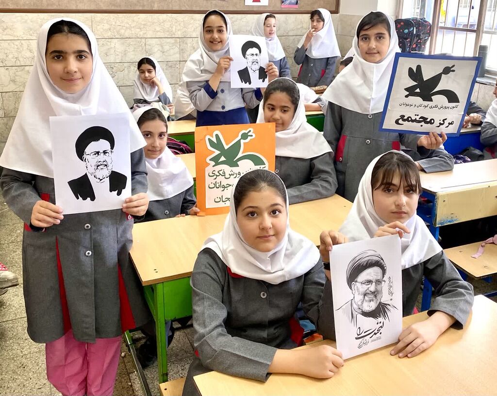 1301975 گرامیداشت شهدای خدمت در مدارس زنجان؛ روایت ایثار در قاب هنر و قصه