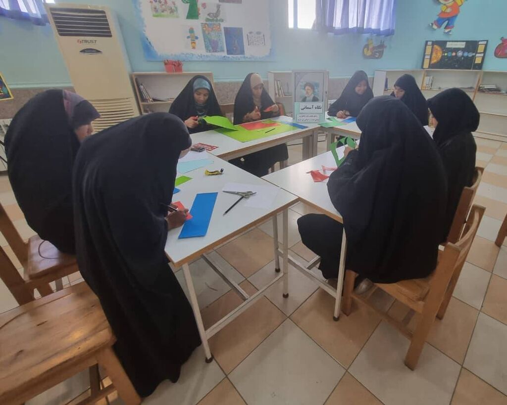 گرامی‌داشت یاد شهید آیت‌الله رئیسی با حضور نوجوانان و خانواده‌ها در کانون جهرم‌دو