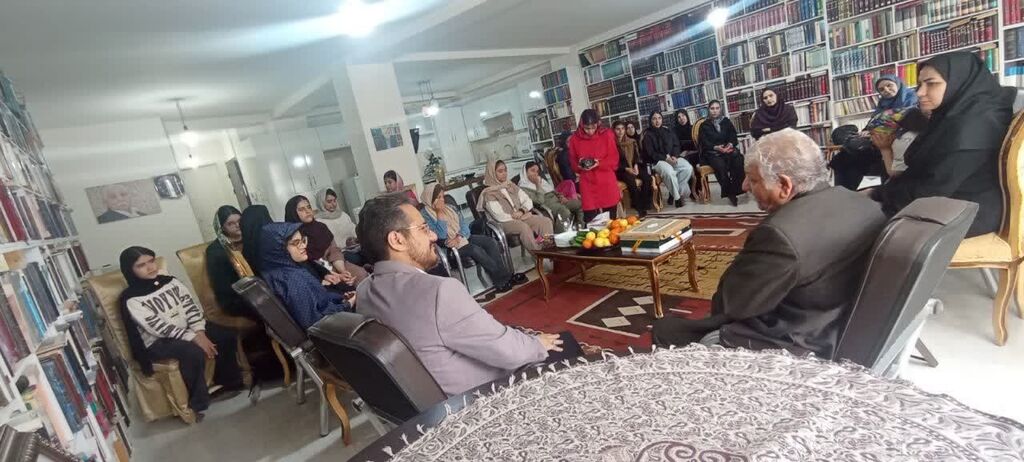 1302059 دیدار اعضای کانون کرمانشاه با پژوهشگر و نویسنده تاریخپژوه