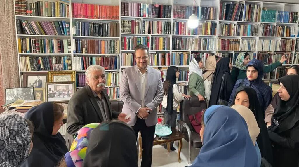 1302062-3 دیدار اعضای کانون کرمانشاه با پژوهشگر و نویسنده تاریخپژوه