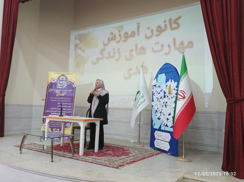 ششمین کارگاه نماد در مجتمع شهید مدنی برای والدین برگزار شد