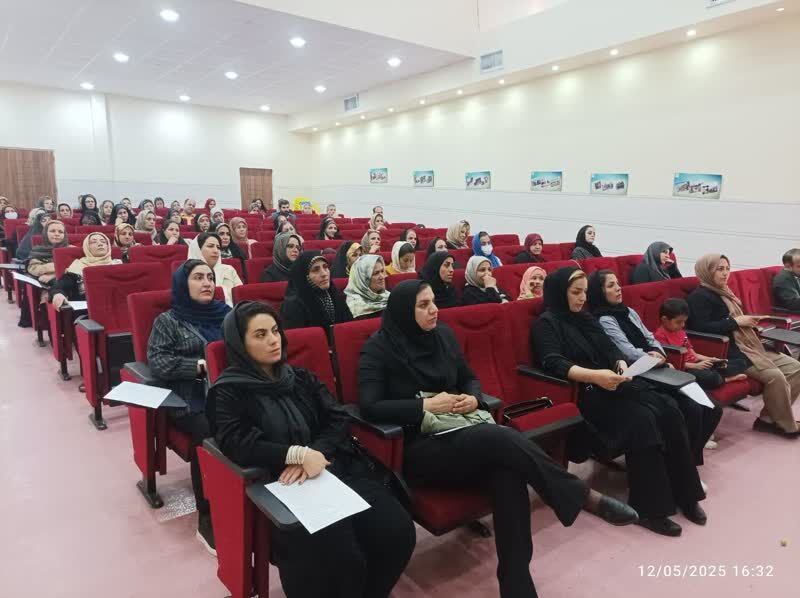 ششمین کارگاه نماد در مجتمع شهید مدنی برای والدین برگزار شد