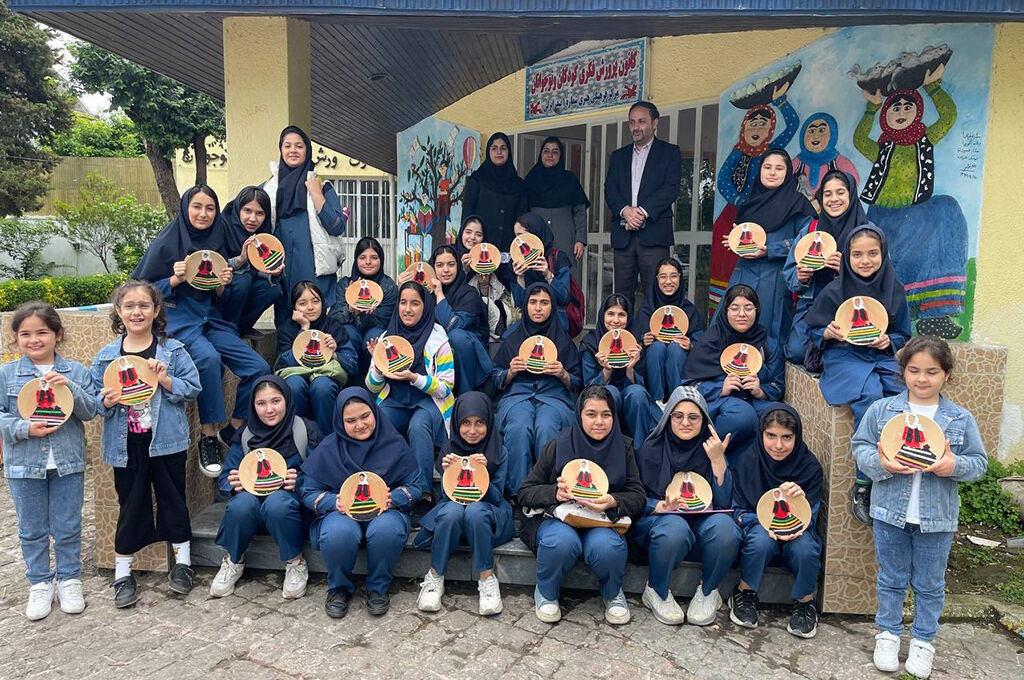 کارگاه آموزشی آشنایی با لباس‌های محلی بانوان گیلانی در کانون انزلی