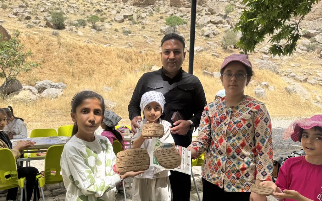 کارگاه باستان‌شناسان کوچک "از کتیبه تا کتاب" در بیستون