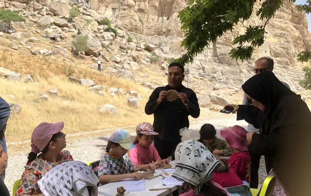 کارگاه باستان‌شناسان کوچک "از کتیبه تا کتاب" در بیستون