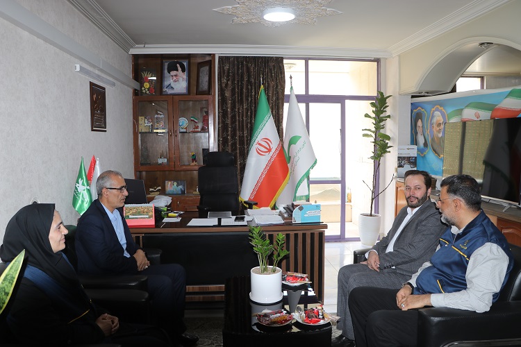 1302800 تجلیل از زحمات مدیرکل کانون استان اصفهان