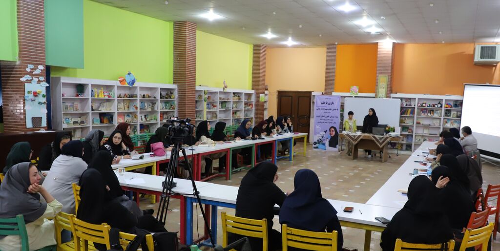 دوره آموزشی «بازی با علم»برای مربیان کانون استان قزوین