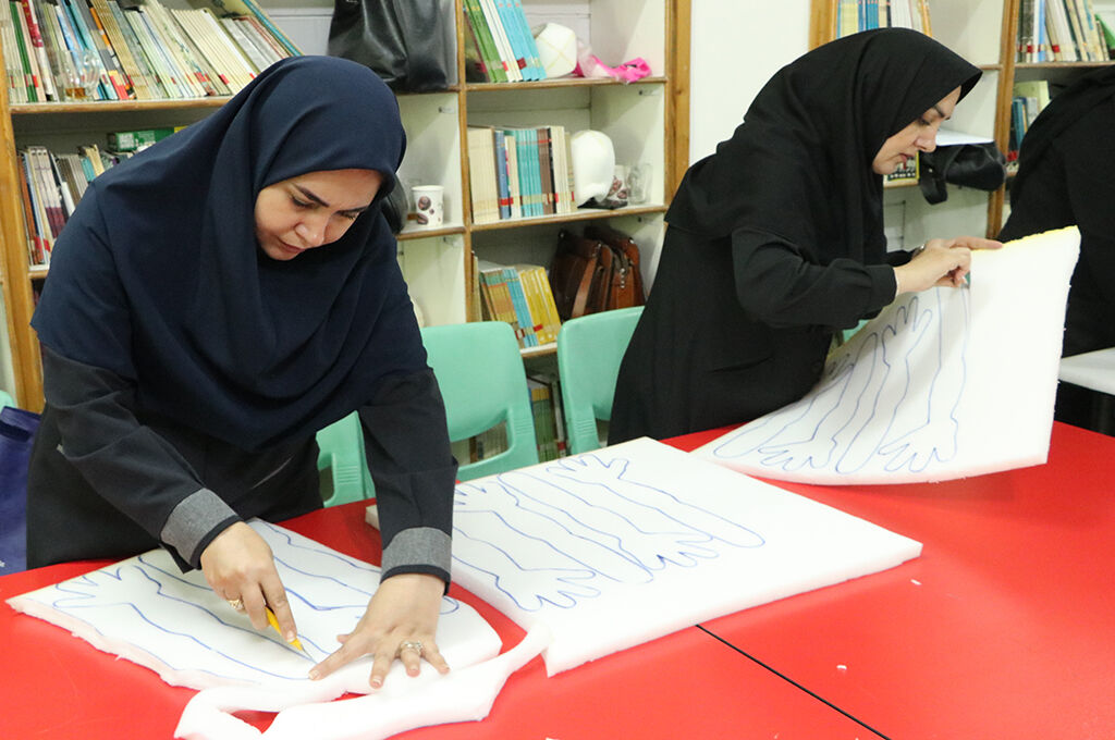 مربیان کانون گیلان در دوره آموزشی عروسک‌سازی شرکت‌کردند