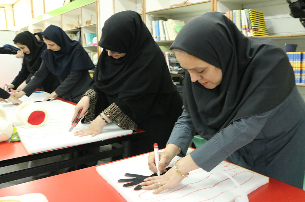 مربیان کانون گیلان در دوره آموزشی عروسک‌سازی شرکت‌کردند