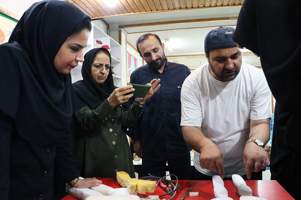 مربیان کانون گیلان در دوره آموزشی عروسک‌سازی شرکت‌کردند