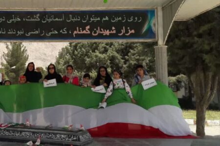 مربی، اعضا و والدین مرکز هوانیروز به زیارت مزار شهدای گمنام رفتند