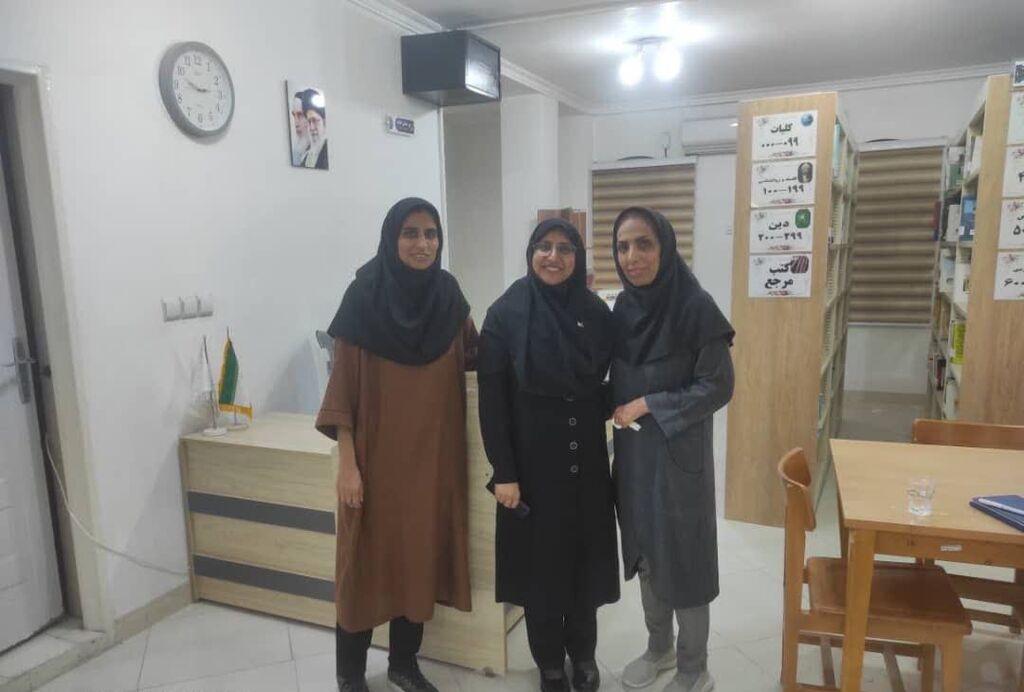 1303357-1 بازدید مدیرکل کانون هرمزگان از روستاهای شرق بندرعباس