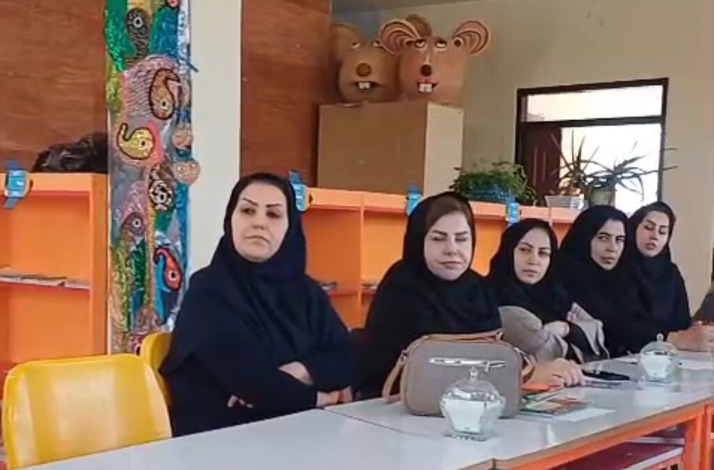 1303598-1 برگزاری هشتمین دوره تخصصی برای مربیان منطقه اورامانات در مرکز روانسر