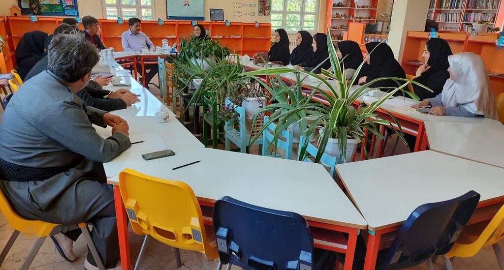 1303608-1 برگزاری هشتمین دوره تخصصی برای مربیان منطقه اورامانات در مرکز روانسر