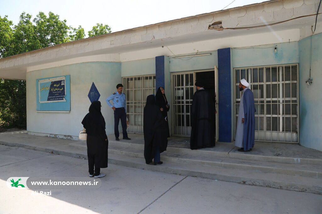 مدیرکل کانون استان بوشهر با رئیس عقیدتی سیاسی پایگاه هوایی شهید یاسینی دیدار کرد