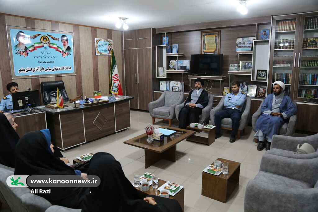 مدیرکل کانون استان بوشهر با رئیس عقیدتی سیاسی پایگاه هوایی شهید یاسینی دیدار کرد