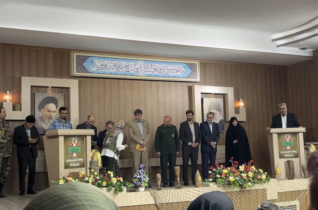 1303742-1 درخشش پنجعضو مجتمع آفرینش کانون در کنگره شعر دفاع مقدس کرمانشاه