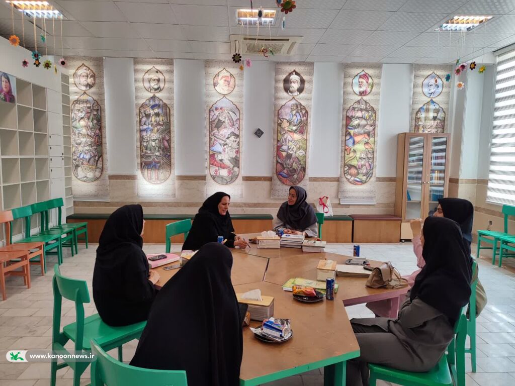 بازدید کارشناس ادبی منطقه یک کشوری از واحد ادبی کانون استان قم