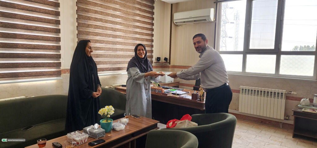 بازدید کارشناس ادبی منطقه یک کشوری از واحد ادبی کانون استان قم