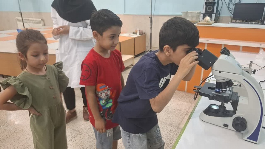 1304288-1 برگزاری کارگاه آموزشی«سفر به دنیای زیست»