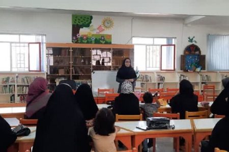 کارگاه فرزندپروری در کانون پرورش فکری شهر زاویه