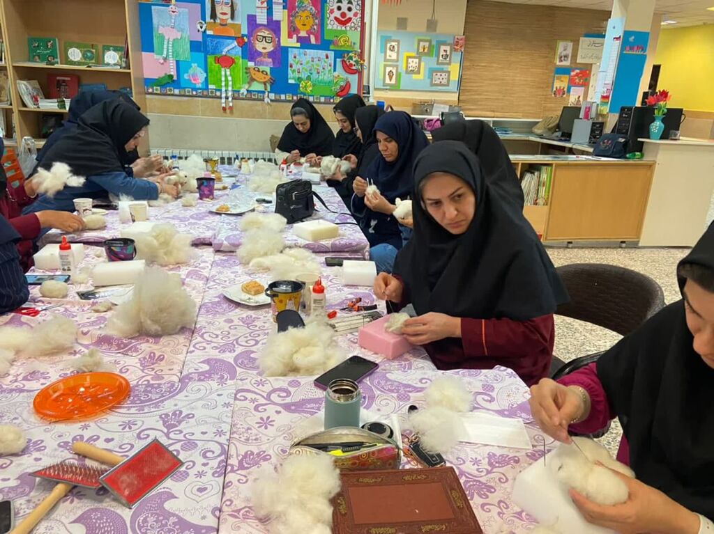 1304312-1 دوره آموزشی «کاراکترسازی با تکنیک کچه»برای مربیان کانون استان قزوین