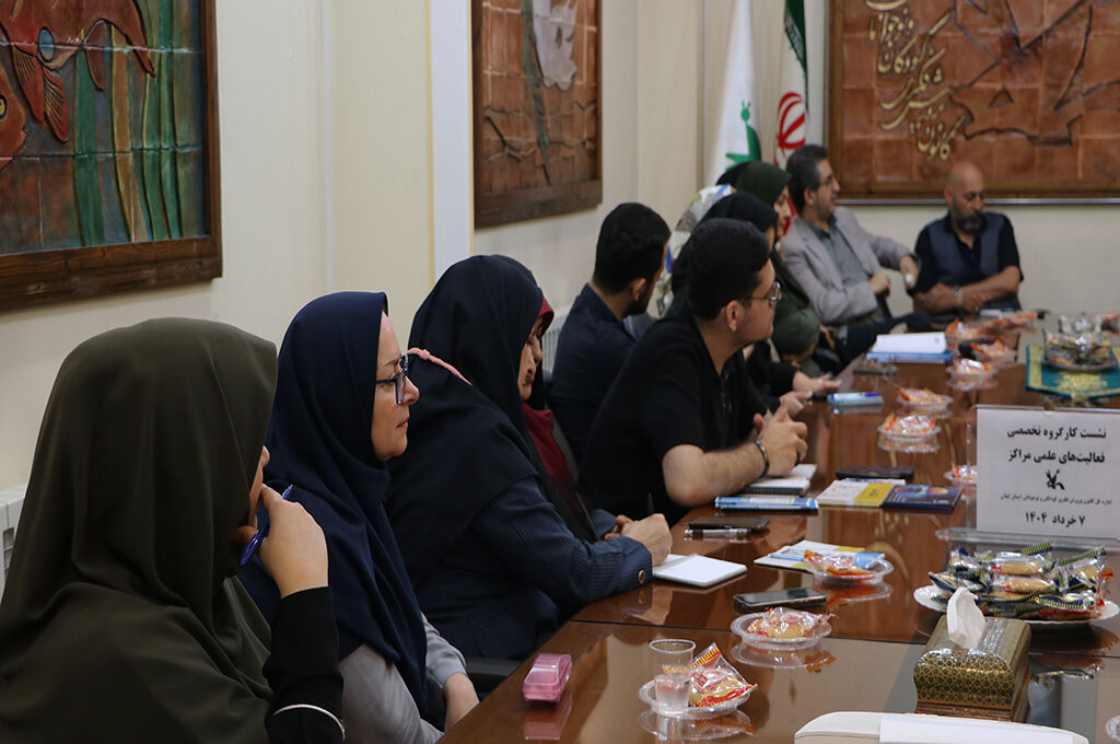 1304358-1 اعضای کارگروهتخصصی فعالیتهای علمی کانون گردهمآمدند