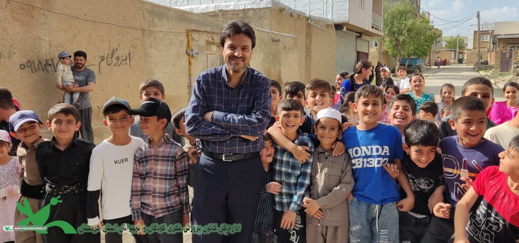 1304405-1 آغاز اجرای برنامههای فرهنگی و هنری تماشاخانه سیار کانون پرورش فکری کودکان و نوجوانان در کردستان