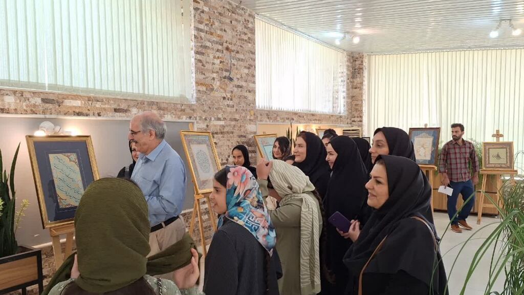 1304495-1 بازدید اعضای مراکز شهر کانون کرمانشاه از نمایشگاه آثار استاد جواری