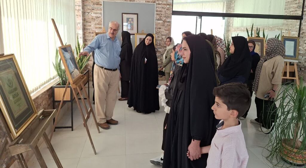 1304497-1 بازدید اعضای مراکز شهر کانون کرمانشاه از نمایشگاه آثار استاد جواری