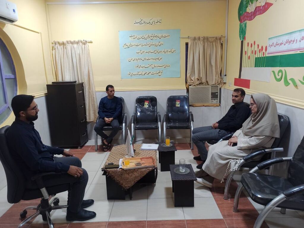 1304512-1 بازدید میدانی معاون فرهنگی و مدیر پروژه اوقات فراغت کانون فارس از مراکز فرهنگیهنری جنوب استان