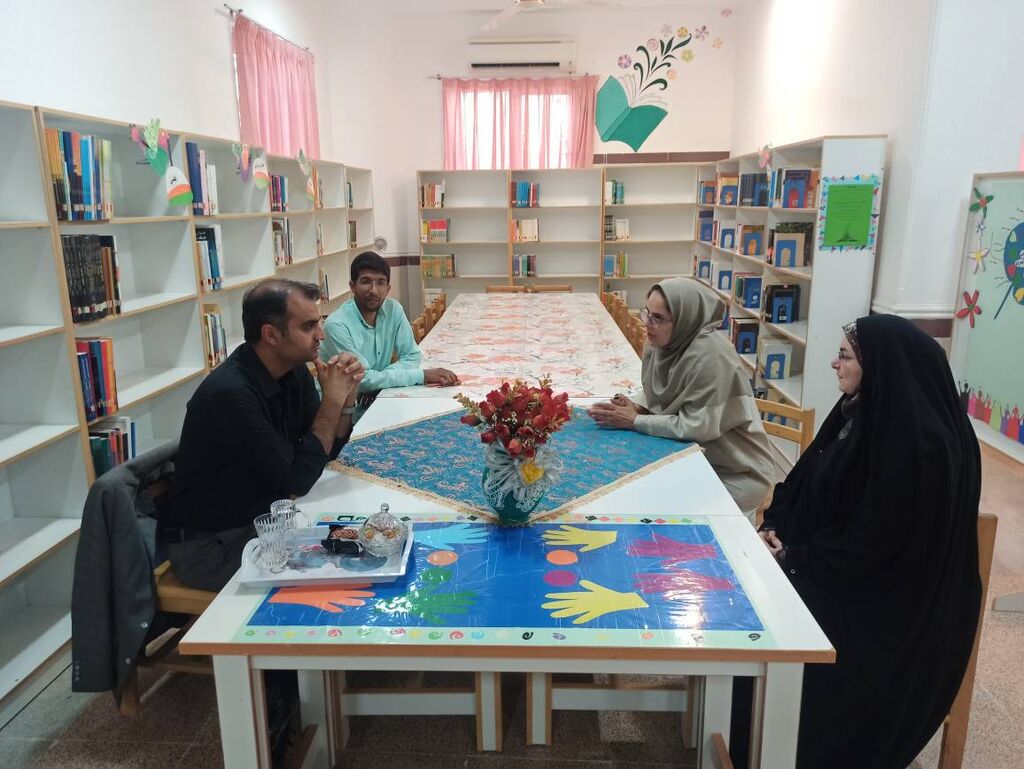 1304515-1 بازدید میدانی معاون فرهنگی و مدیر پروژه اوقات فراغت کانون فارس از مراکز فرهنگیهنری جنوب استان