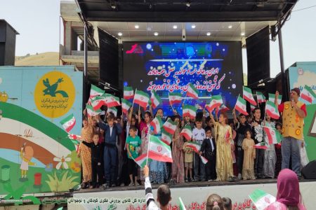 حضور تماشاخانه سیار در سنندج؛ آمیختگی هنر، فرهنگ و امید در دل کودکان و نوجوان