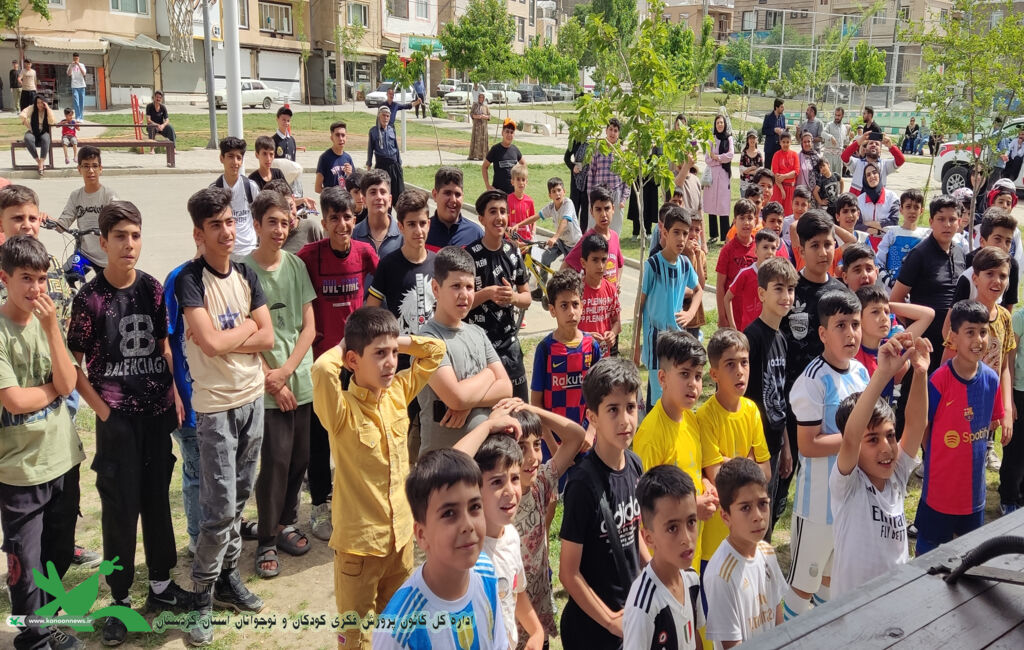 1304533-1 حضور تماشاخانه سیار در سنندج؛ آمیختگی هنر، فرهنگ و امید در دل کودکان و نوجوان